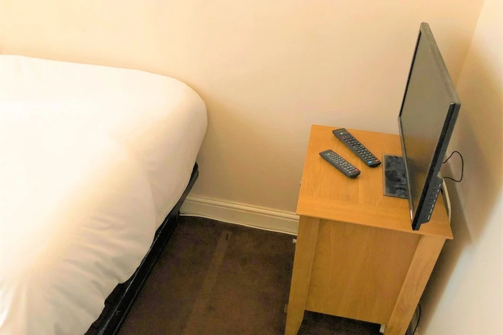 Room 5 of 14