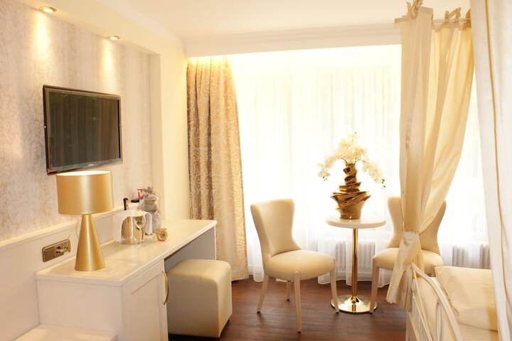 Room 44 of 158