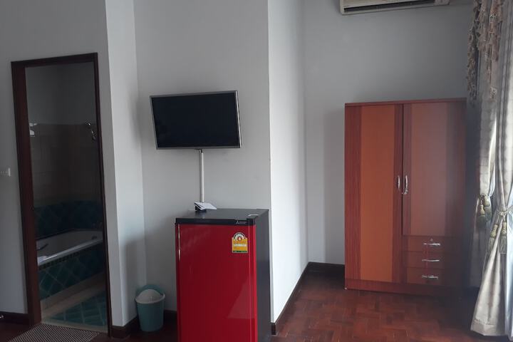Room 4 of 5