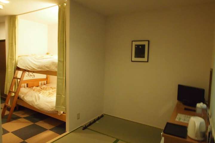 Room 11 of 34