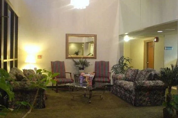 Room 8 of 18