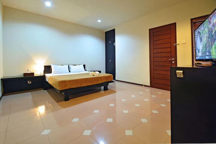 Room 12 of 37