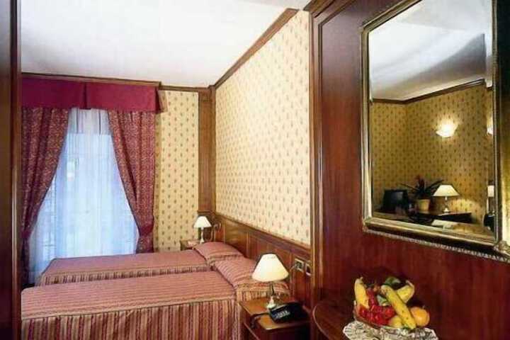 Room 5 of 18