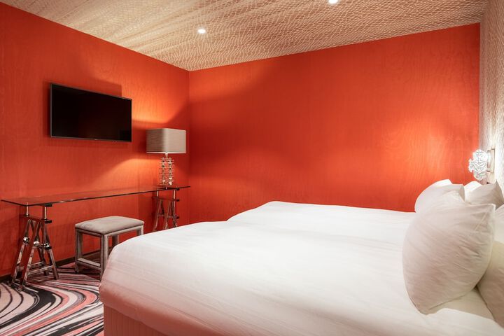 Room 10 of 76