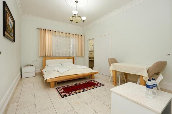Room 7 of 122