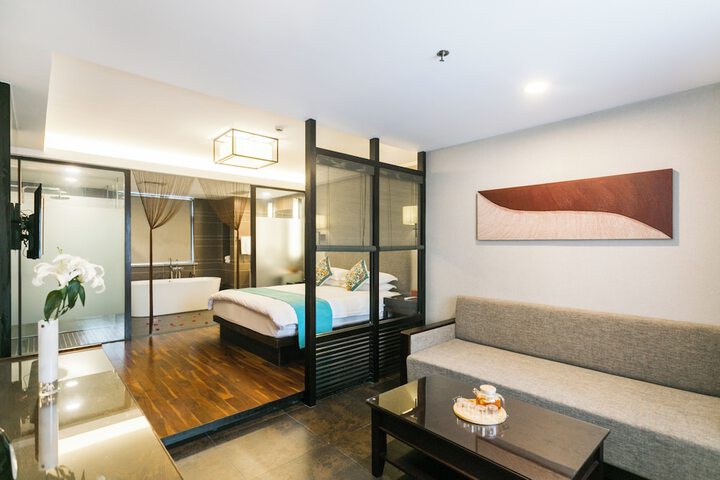 Room 14 of 28