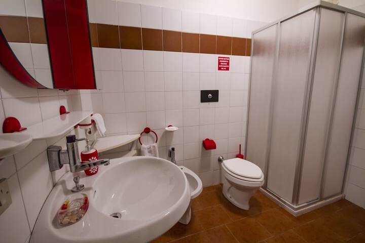 Room 34 of 63