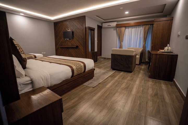 Room 17 of 48