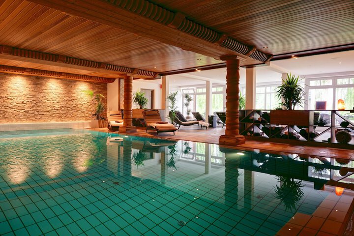 Pools & Facilities