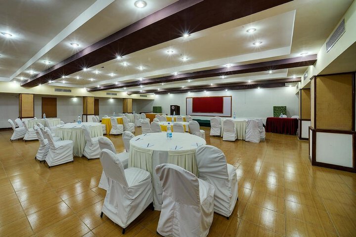 Ballroom/Hall 74 of 85