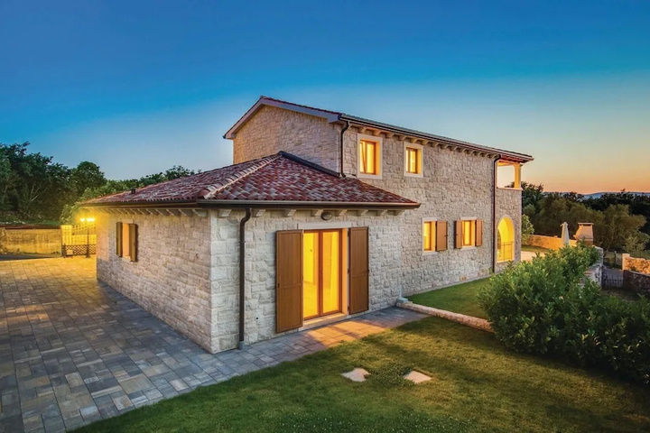 Stunning Home in Turcic With Wifi and 4 Bedrooms