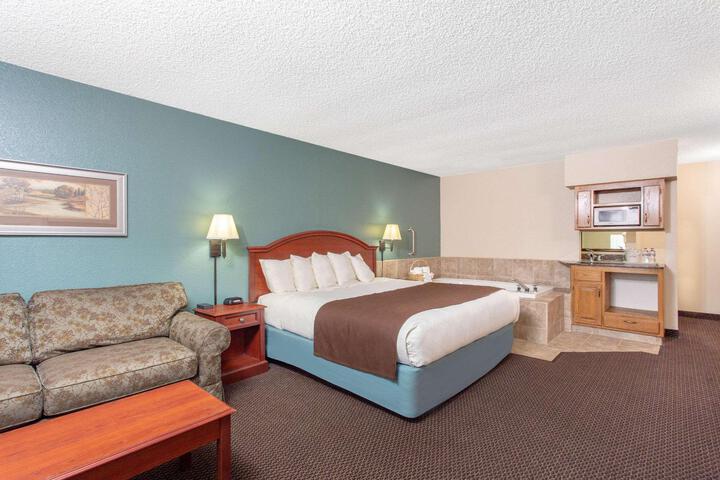 1 King Bed (11 of 12)