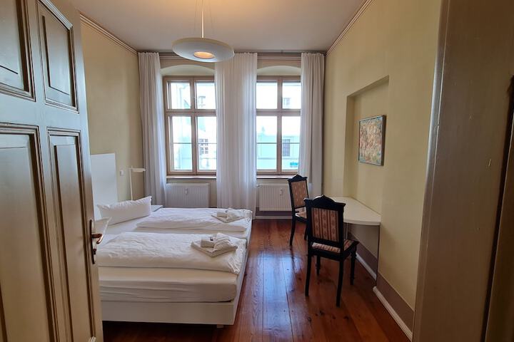 Room 21 of 174