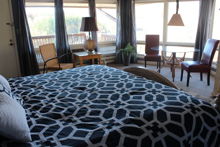 Room 42 of 243