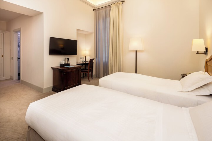 Room 15 of 48