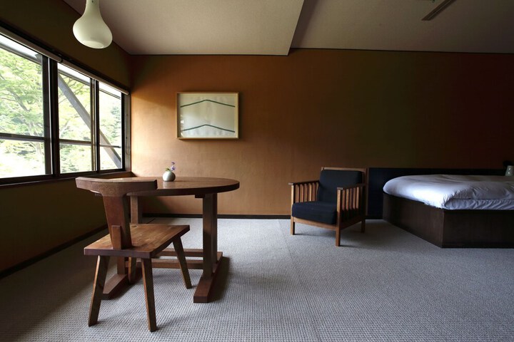 Room 10 of 38