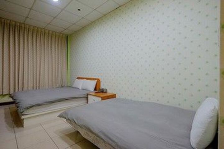 Room 12 of 24