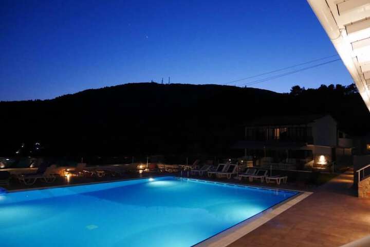 Pool 20 of 48