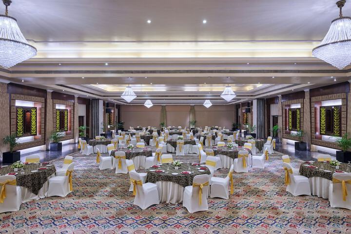 Ballroom/Hall 34 of 39