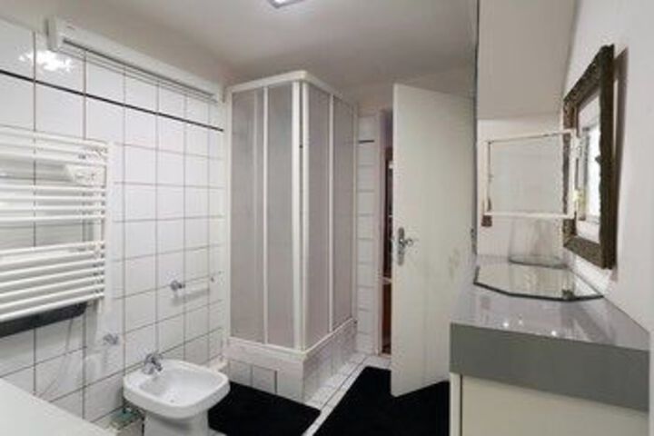 Room 18 of 168