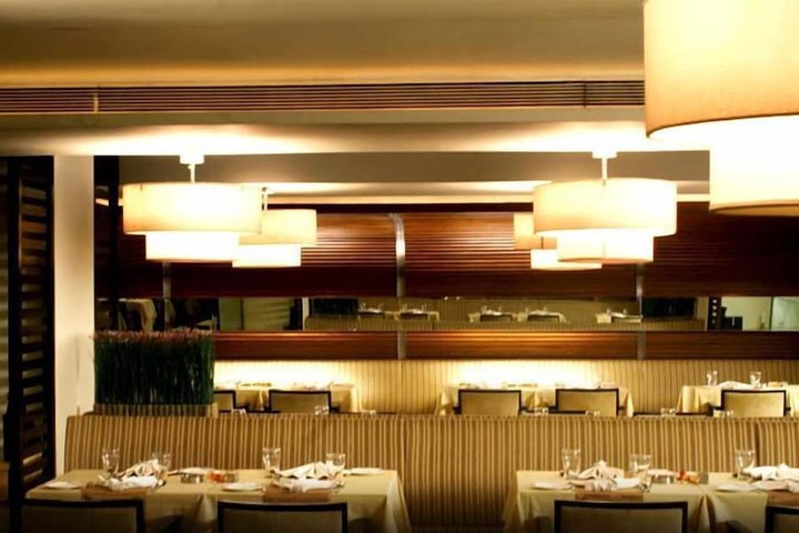 Dining 45 of 56
