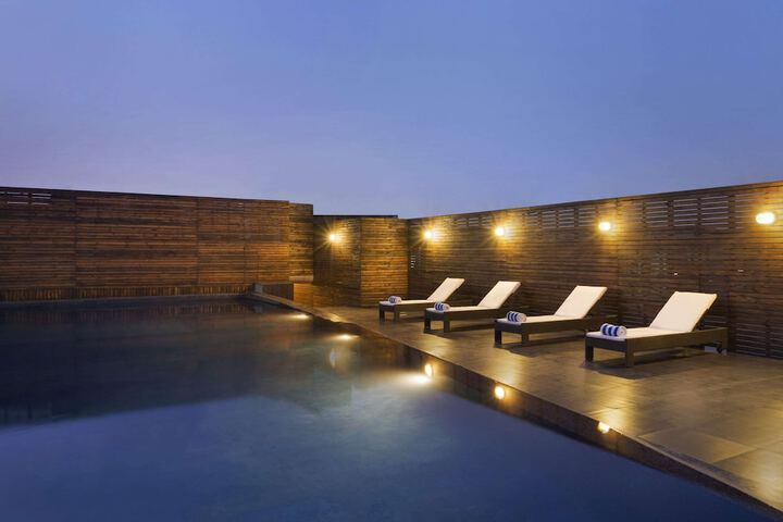Pool 33 of 60
