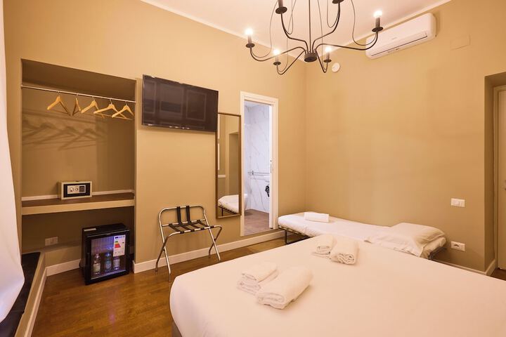 Room 9 of 32