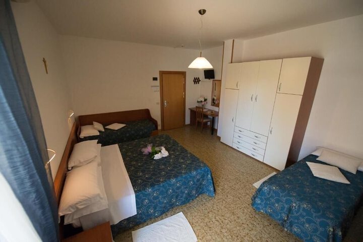 Room 9 of 108