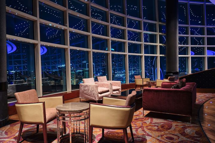 Lounge 98 of 130