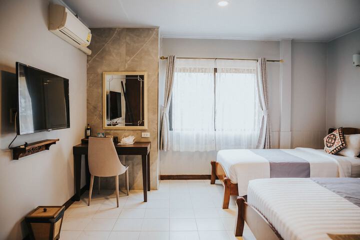 Room 13 of 211