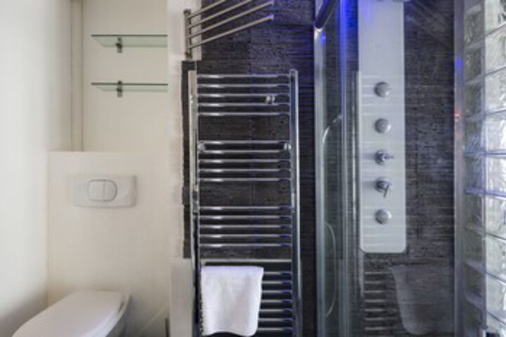 Room 2 of 13