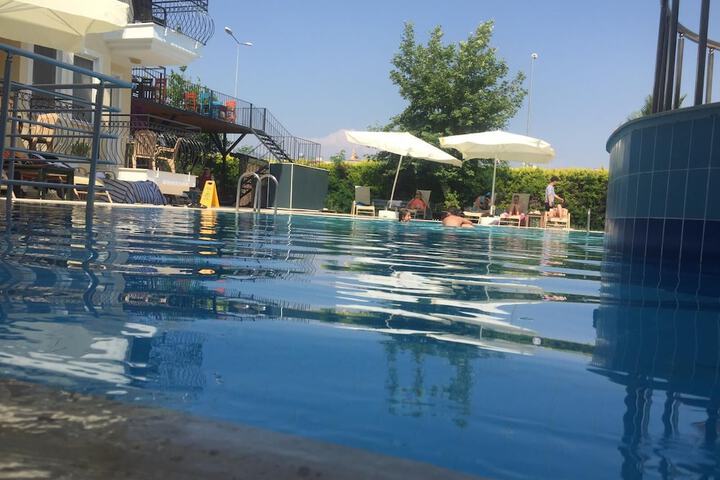 Pool 16 of 25