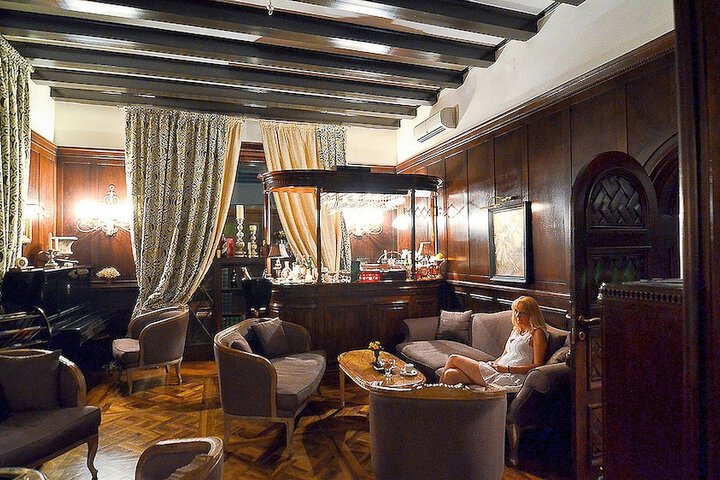 Lounge 110 of 142