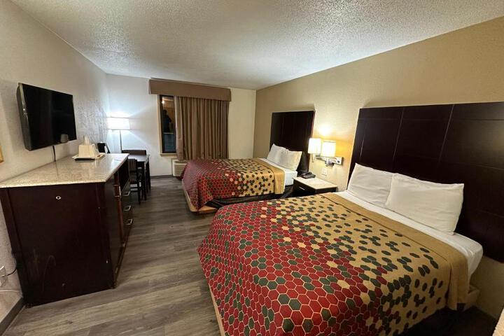 2 Double Beds (9 of 10)