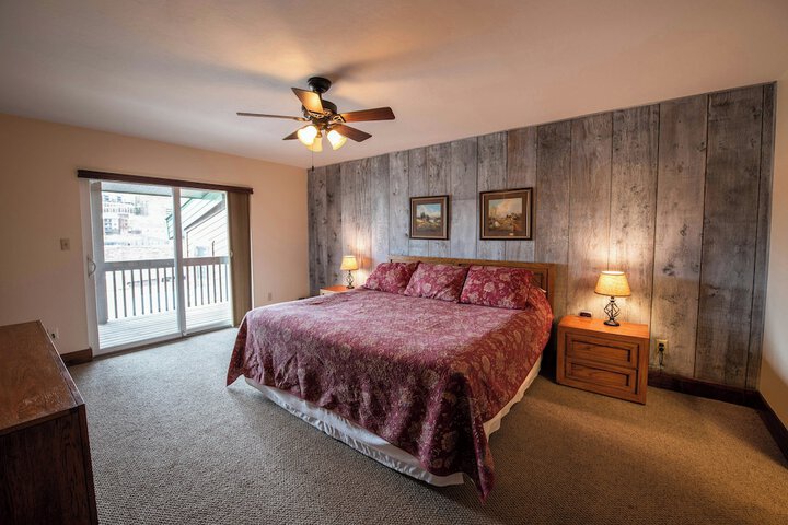 Room 30 of 229