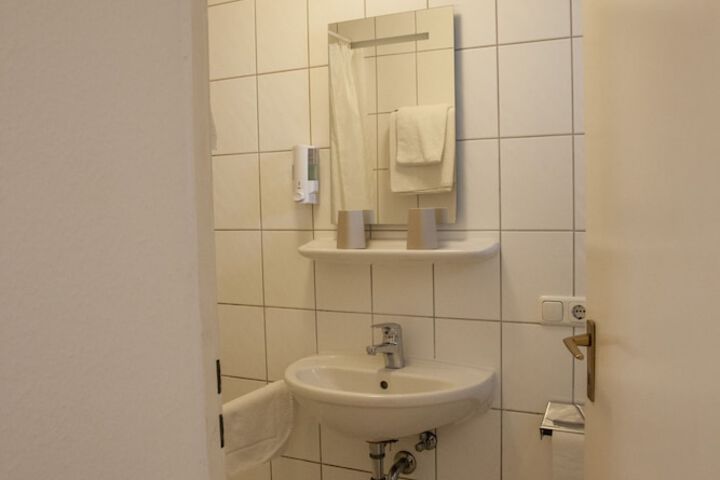 Room 45 of 76
