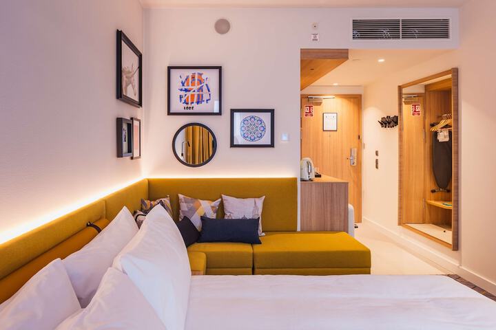 Room 11 of 44