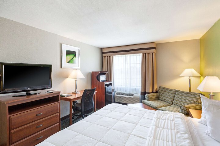 1 King Bed (7 of 10)
