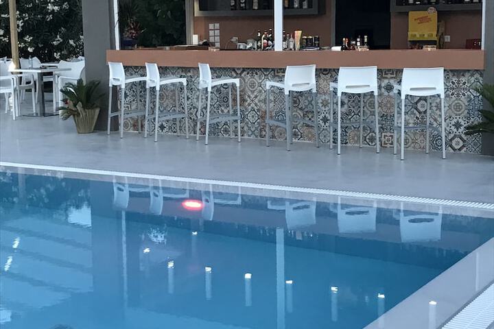 Lounge 17 of 29