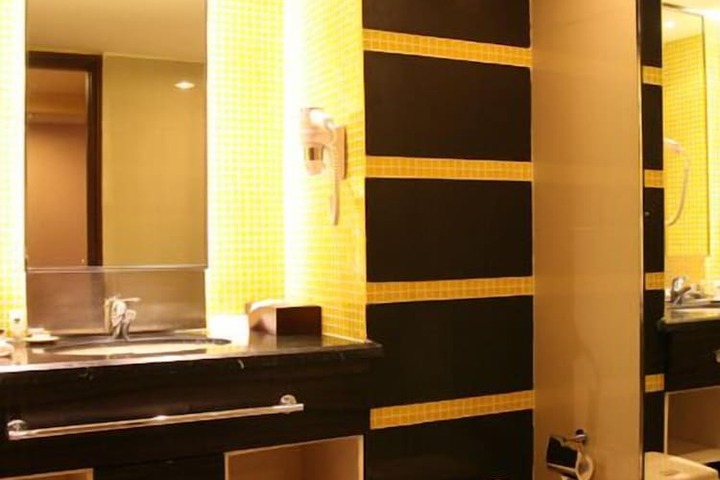 Room 15 of 35