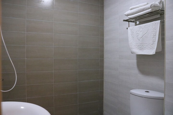 Room 16 of 28