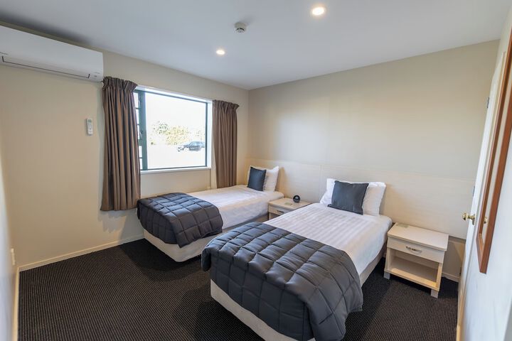 Room 16 of 36