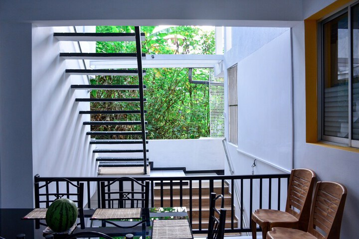 Room 4 of 18