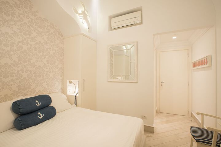 Room 13 of 73