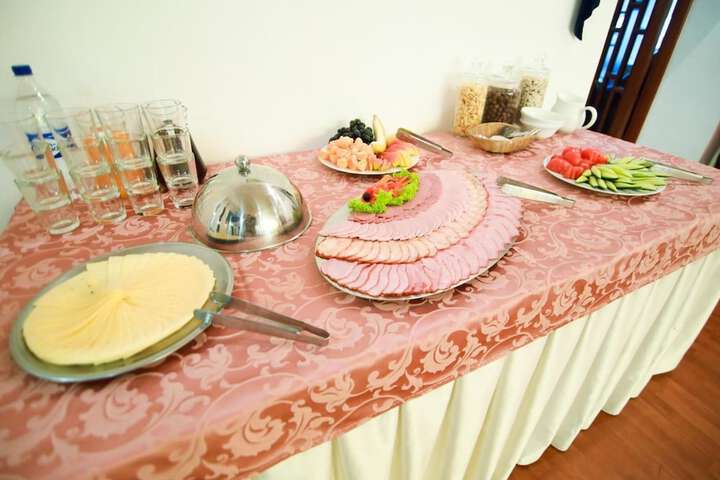 Dining 33 of 66