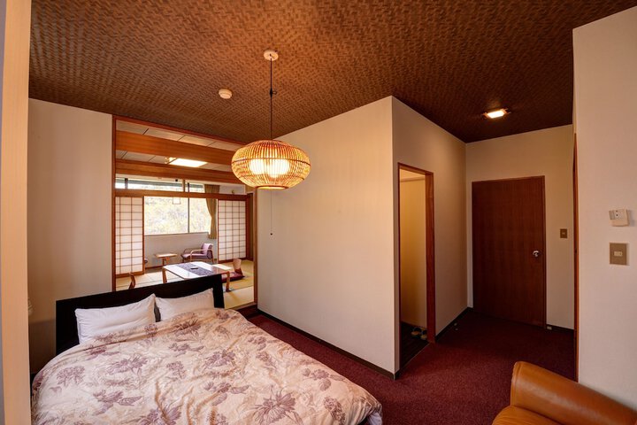 Room 17 of 99