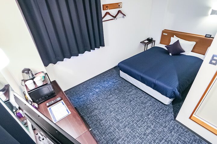 Room 10 of 16