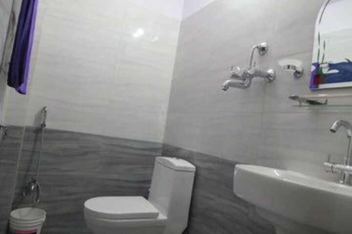 Room 6 of 30