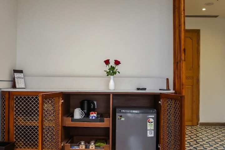 Lounge 102 of 170