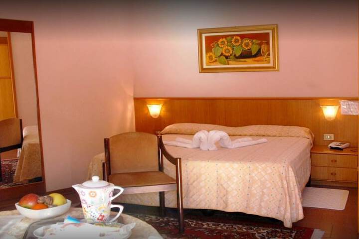Room 8 of 34